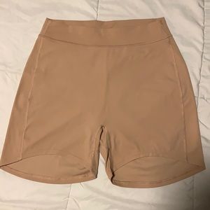 Gymshark kk scrunch shorts large